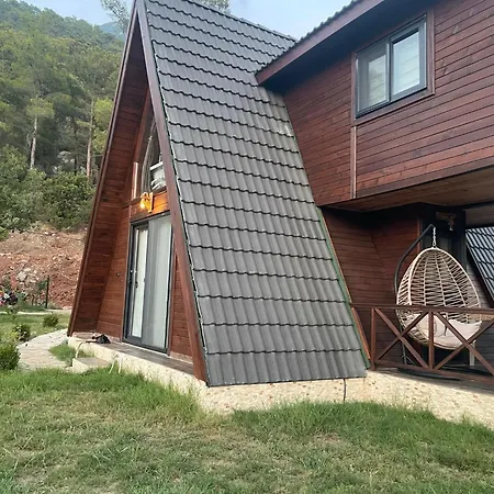 Doganin Icinde Lueks Jakuzili Balayi Bungalovu